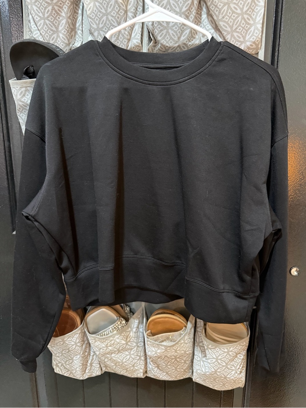 Lulu Lemon - Cropped Women’s Black Crewneck Sweatshirt - Classic Comfort